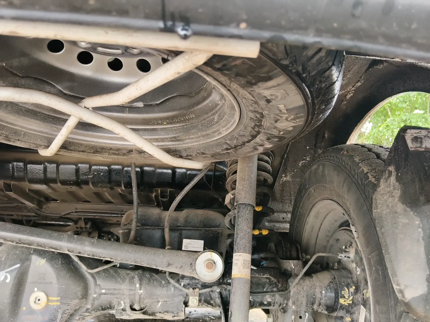2025 Maruti Eeco 6 Str STD, Petrol, Manual, 1,728 km, tyre