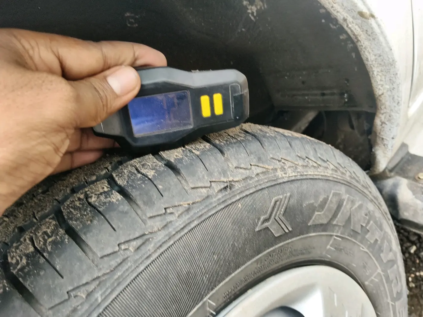 2025 Maruti Eeco 6 Str STD, Petrol, Manual, 1,728 km, tyre