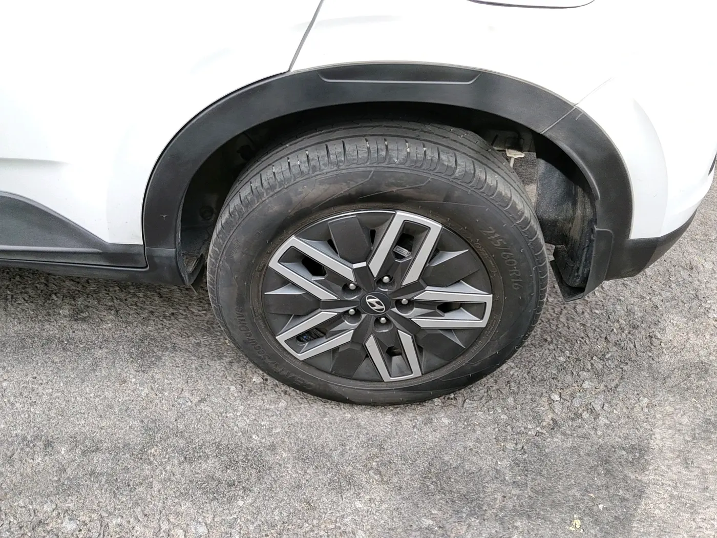 2024 Hyundai VENUE Executive 1.0 Turbo MT, Petrol, Manual, 18,783 km, tyre