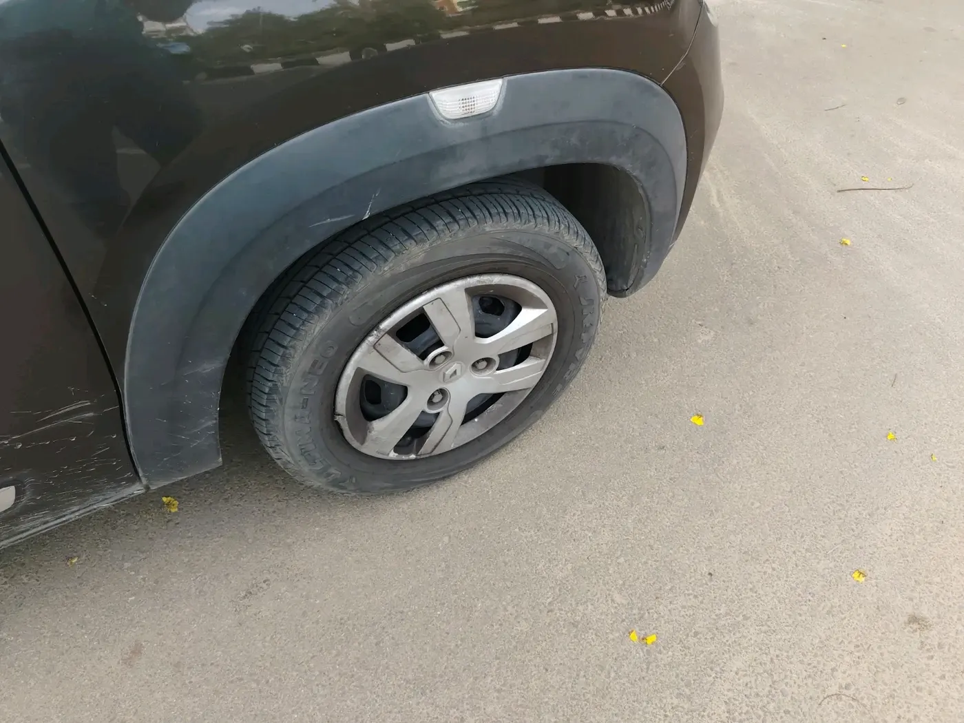 2018 Renault Kwid RXT 1.0 AMT, Petrol, Automatic, 35,404 km, tyre