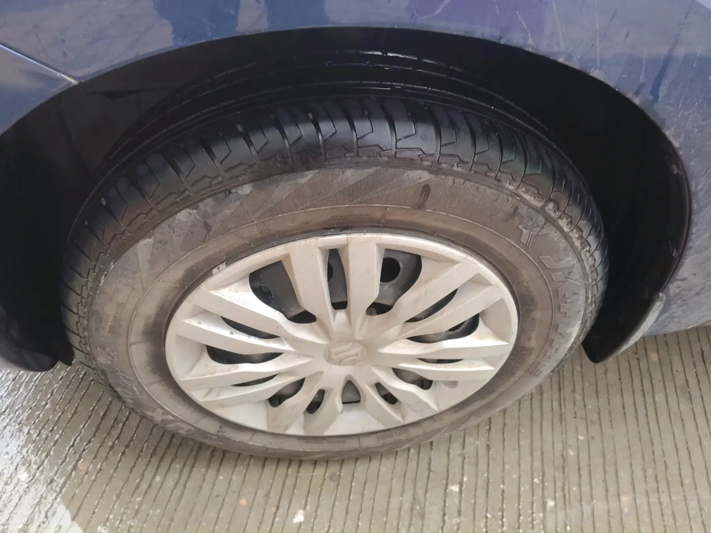 2023 Maruti Dzire VXI AMT, Petrol, Automatic, 24,277 km, tyre