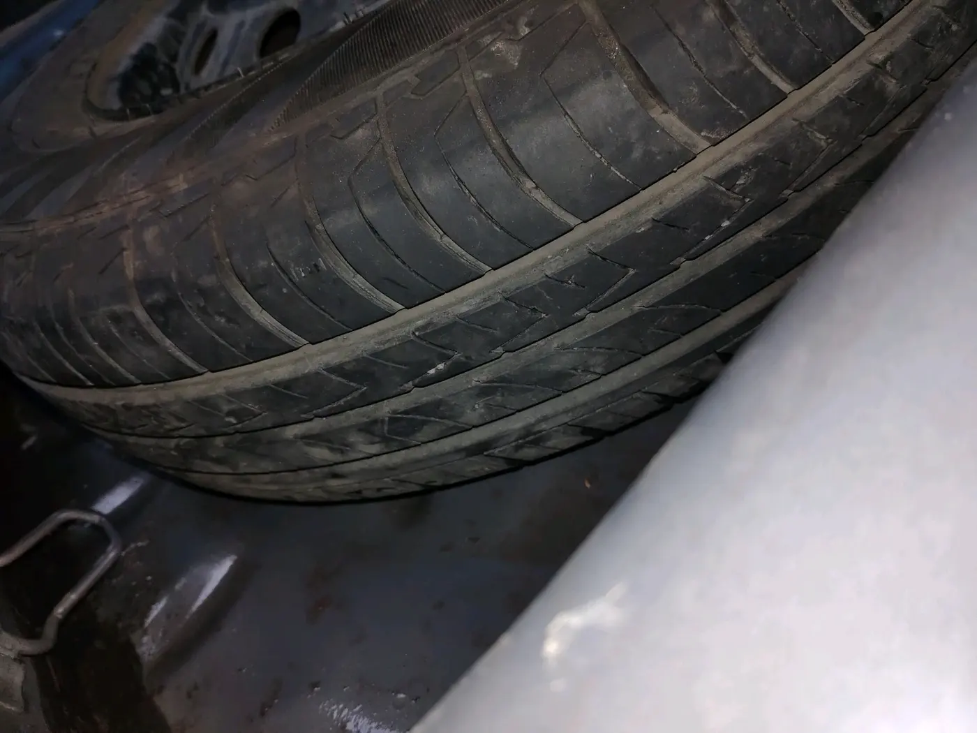 2023 Maruti Dzire VXI AMT, Petrol, Automatic, 24,277 km, tyre
