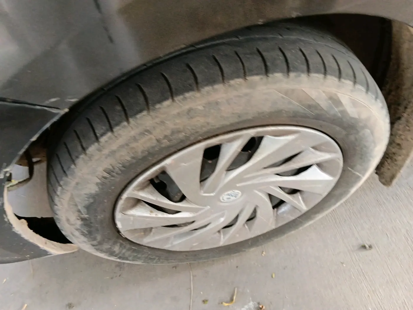 2017 Maruti Ertiga VXI CNG, CNG, Manual, 1,96,290 km, tyre