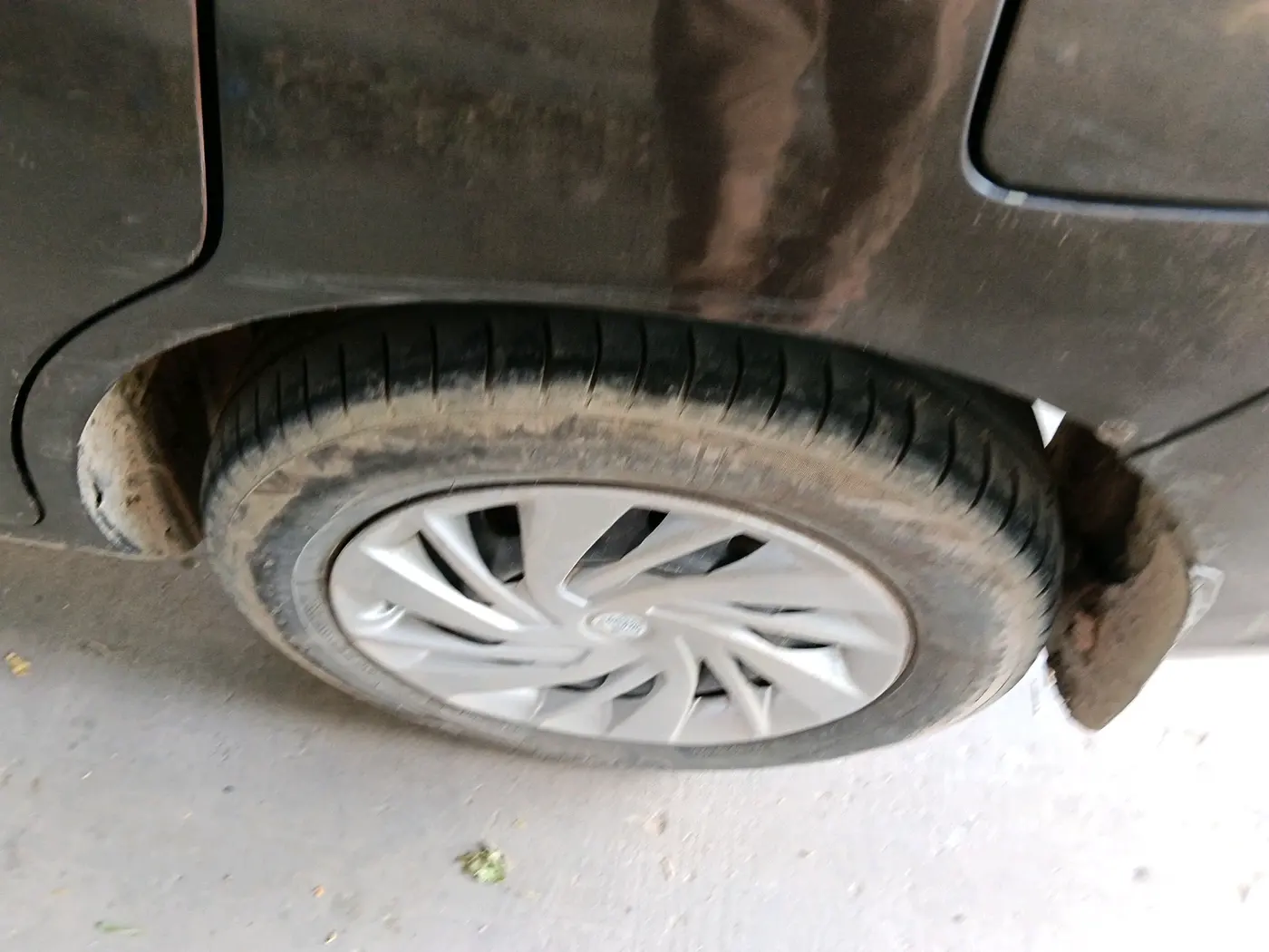 2017 Maruti Ertiga VXI CNG, CNG, Manual, 1,96,290 km, tyre