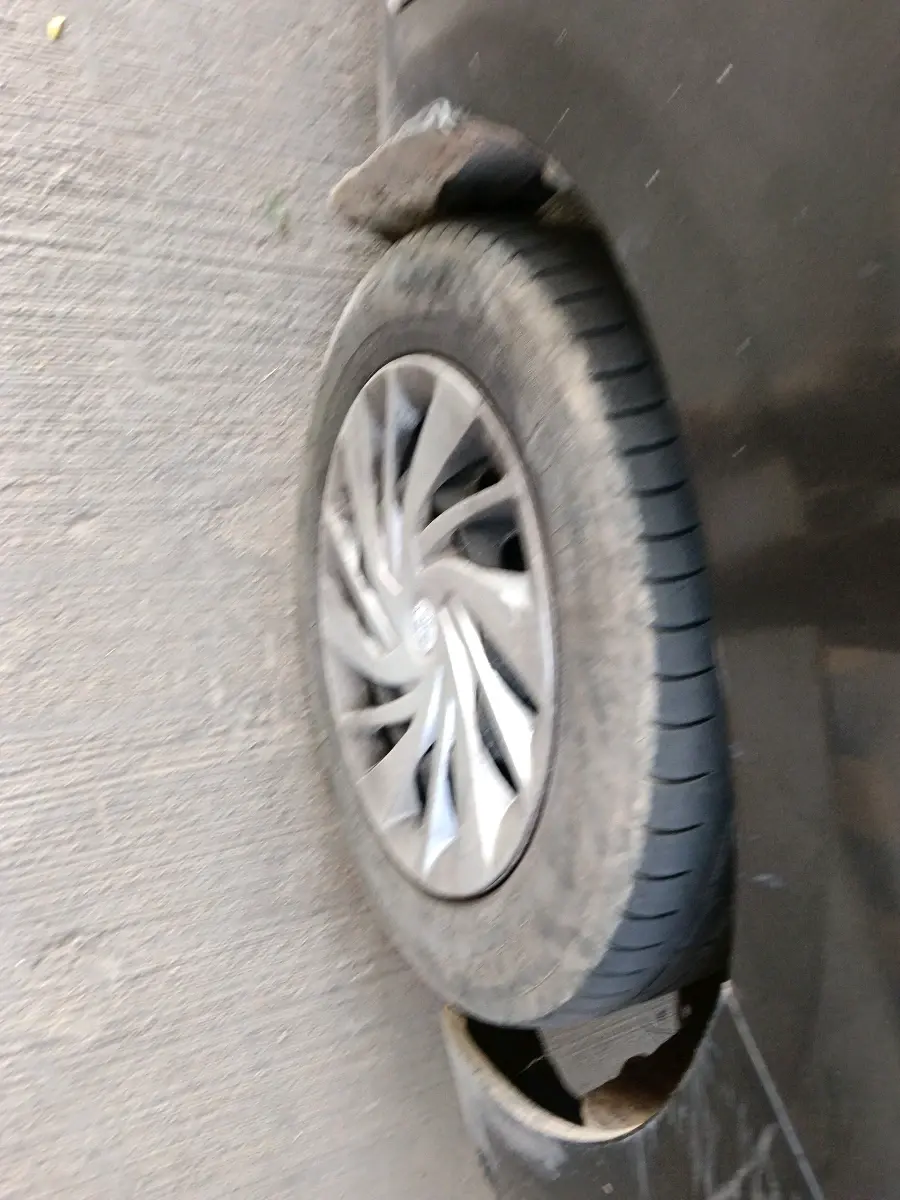 2017 Maruti Ertiga VXI CNG, CNG, Manual, 1,96,290 km, tyre