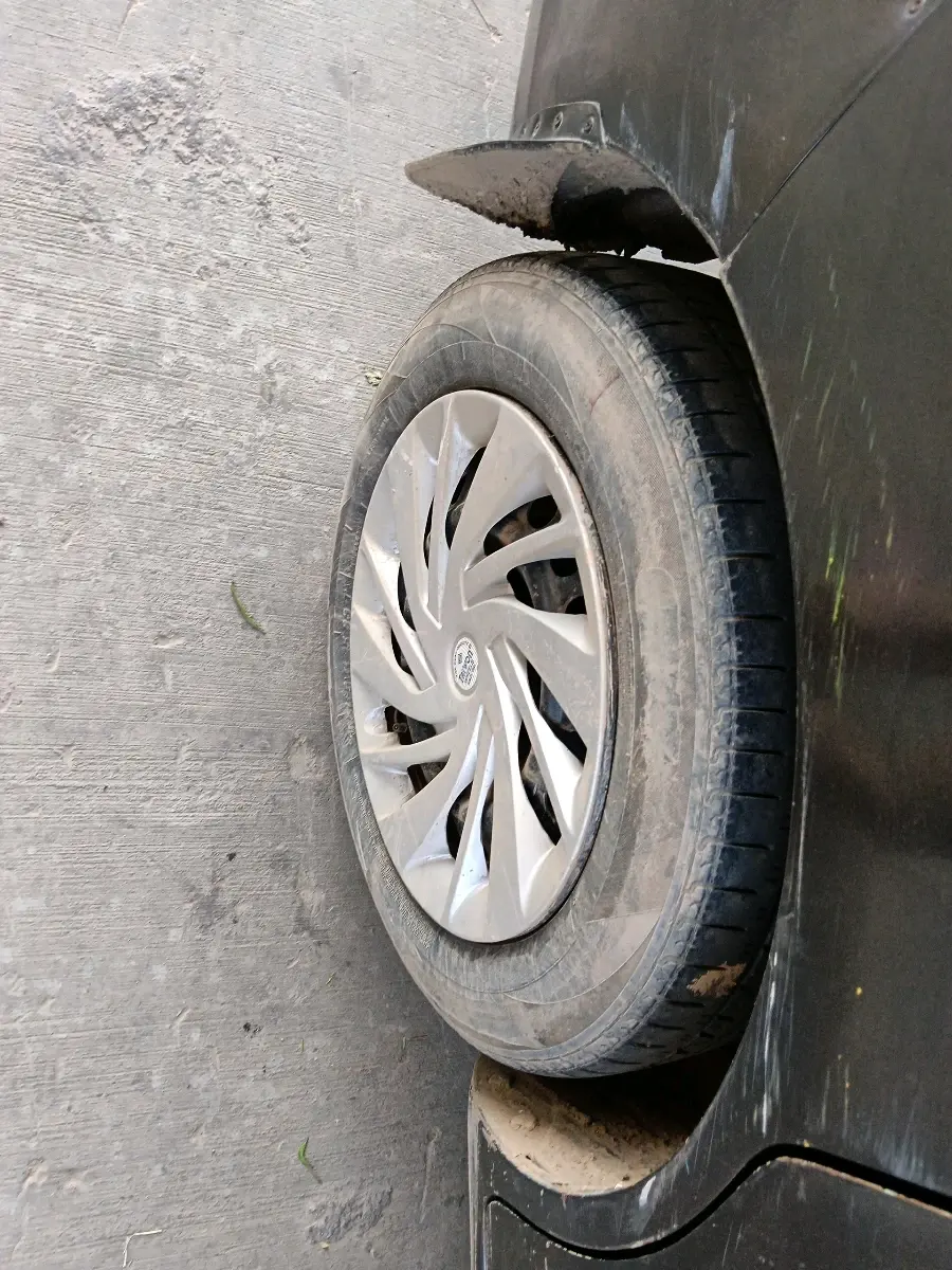 2017 Maruti Ertiga VXI CNG, CNG, Manual, 1,96,290 km, tyre