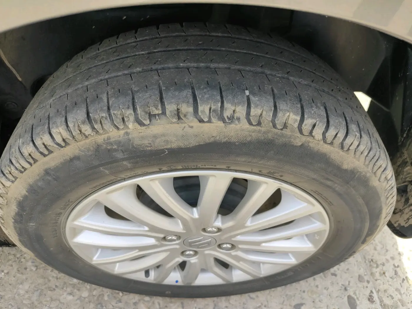 2018 Maruti Dzire ZXI, Petrol, Manual, 39,993 km, tyre