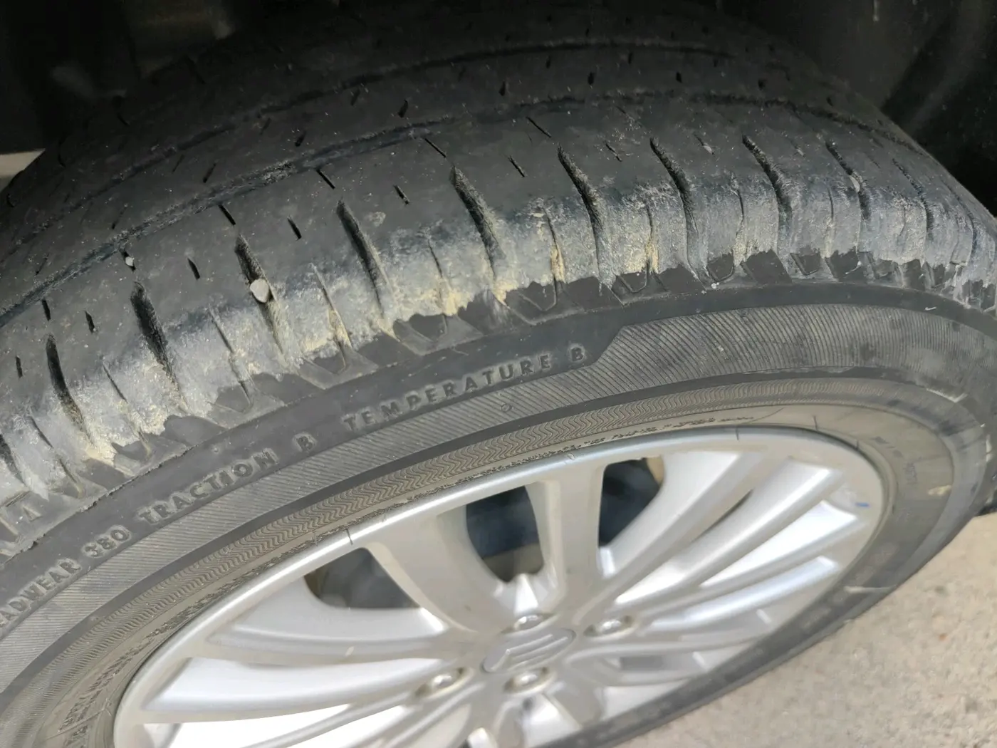 2018 Maruti Dzire ZXI, Petrol, Manual, 39,993 km, tyre