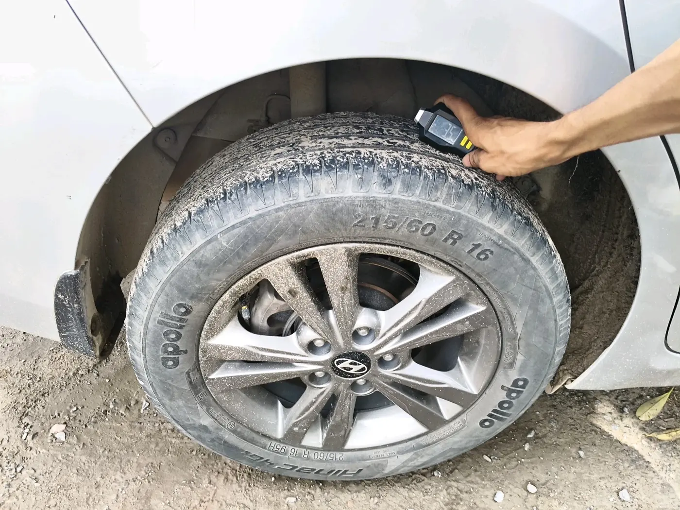 2016 Hyundai New Elantra 1.6 SX (O) AT DIESEL, Diesel, Automatic, 1,30,080 km, tyre