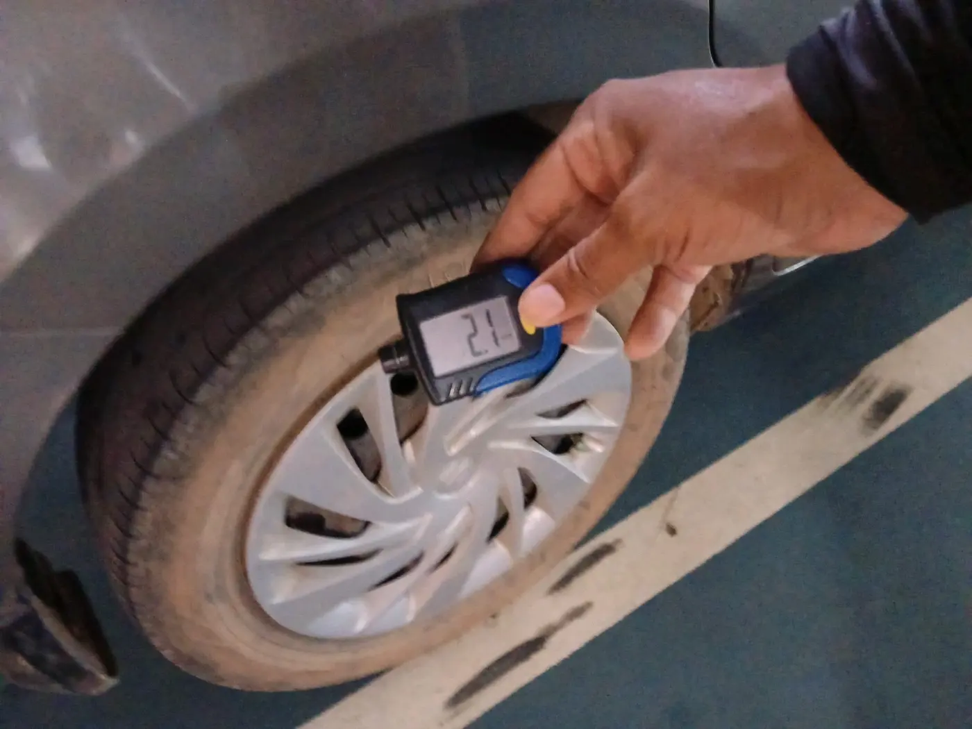 2021 Maruti Ertiga VXI CNG, CNG, Manual, 1,08,120 km, tyre