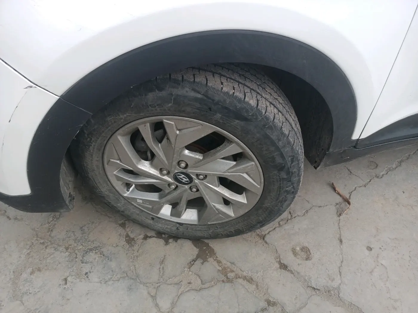 2017 Hyundai Creta E 1.6 PETROL, CNG, Manual, 2,14,994 km, tyre