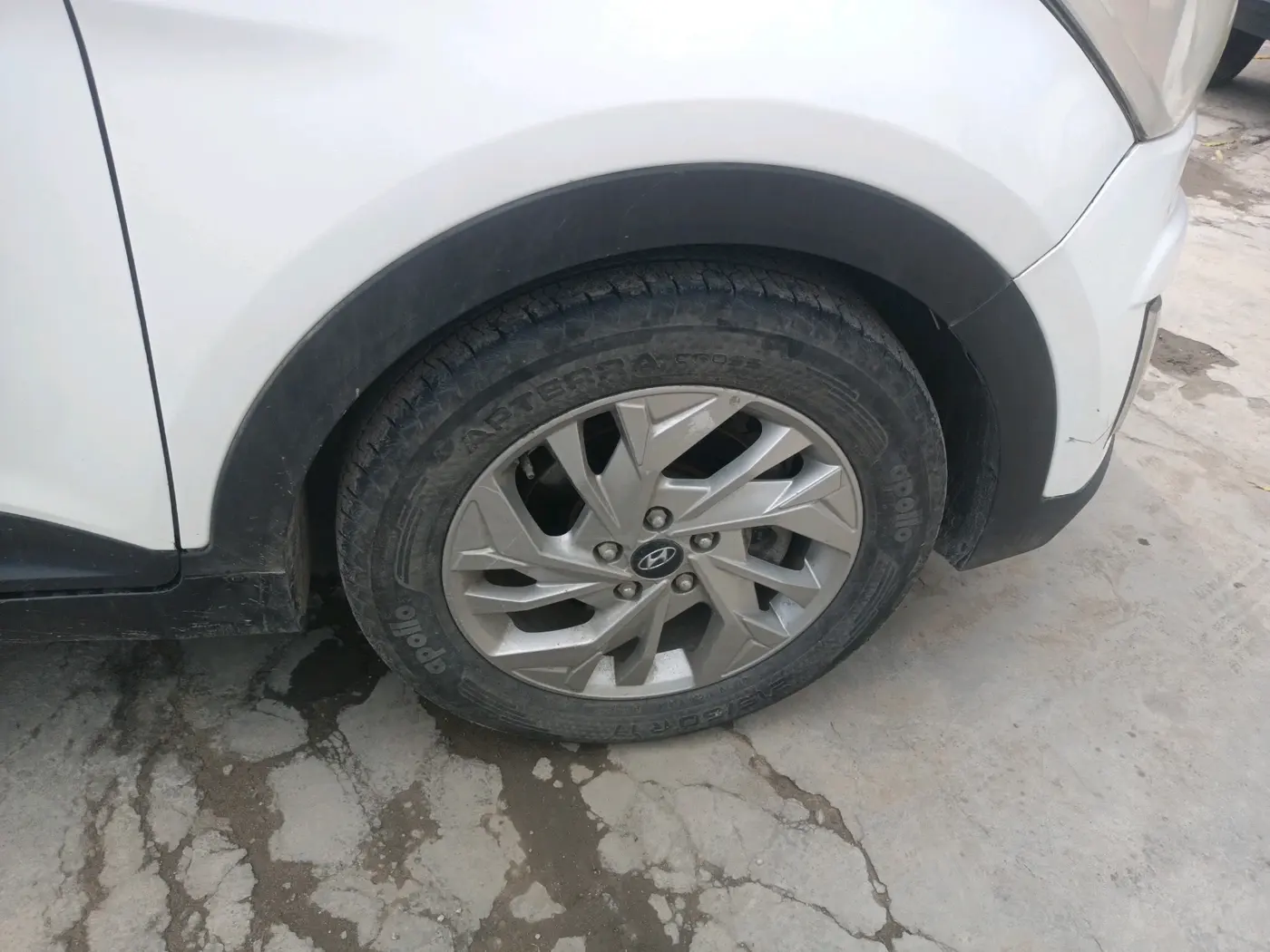 2017 Hyundai Creta E 1.6 PETROL, CNG, Manual, 2,14,994 km, tyre