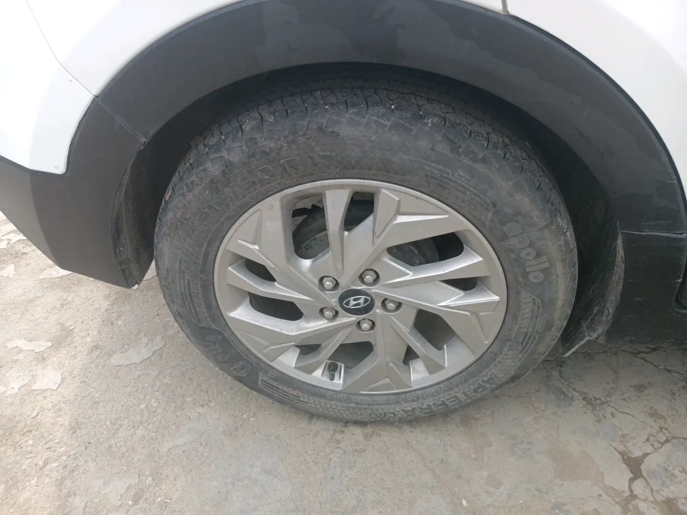 2017 Hyundai Creta E 1.6 PETROL, CNG, Manual, 2,14,994 km, tyre