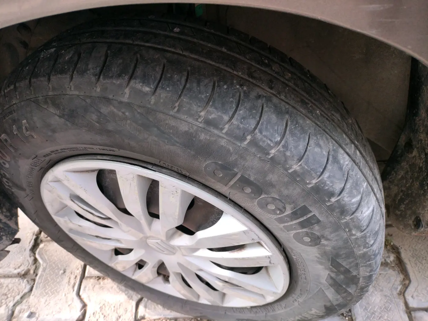 2017 Maruti Dzire VDI AMT, Diesel, Automatic, 73,508 km, tyre