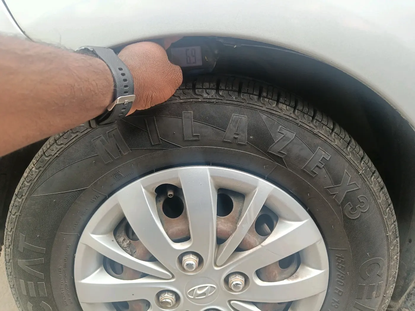 2013 Hyundai i10 MAGNA 1.2, Petrol, Manual, 1,18,978 km, tyre