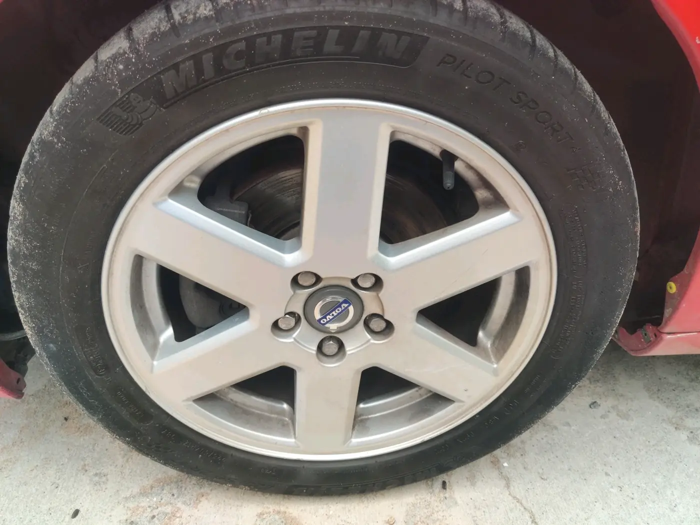 2014 Volvo S60 SUMMUM D5, Diesel, Automatic, 1,20,706 km, tyre