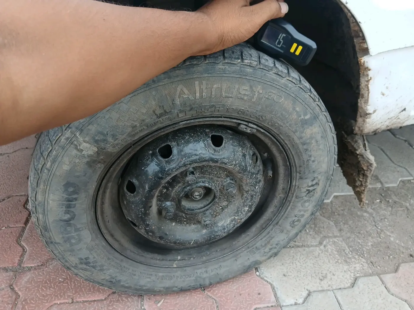 2018 Maruti Omni 5 STR, CNG, Manual, 2,25,477 km, tyre