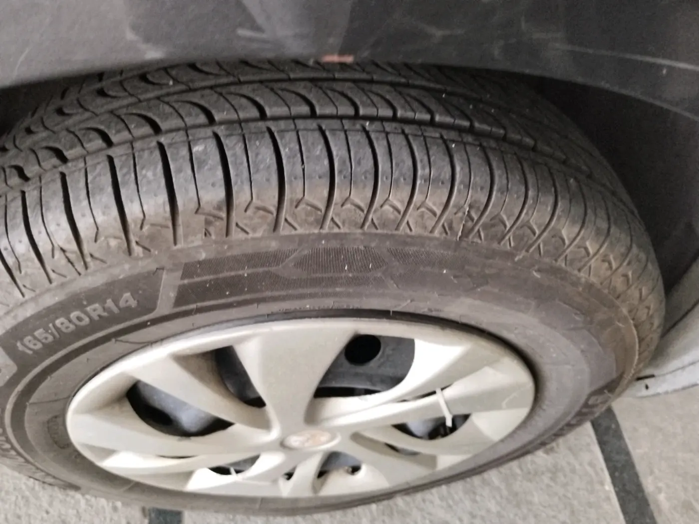 2017 Maruti Swift VXI O, Petrol, Manual, 94,676 km, tyre