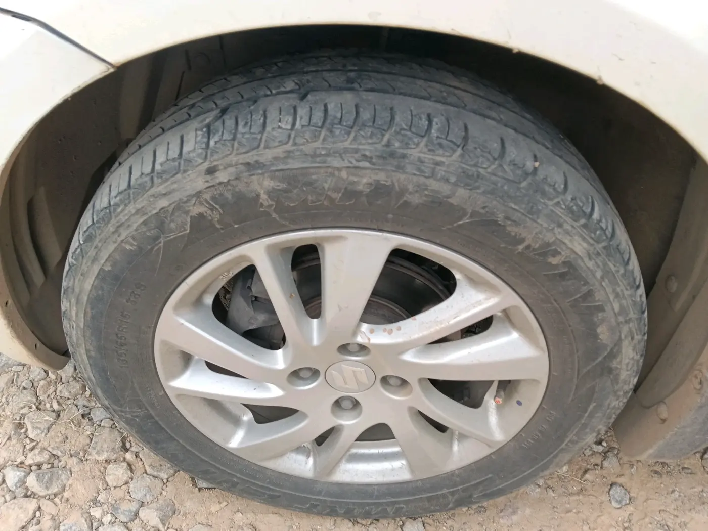 2011 Maruti Swift ZXI, Petrol, Manual, 97,804 km, tyre