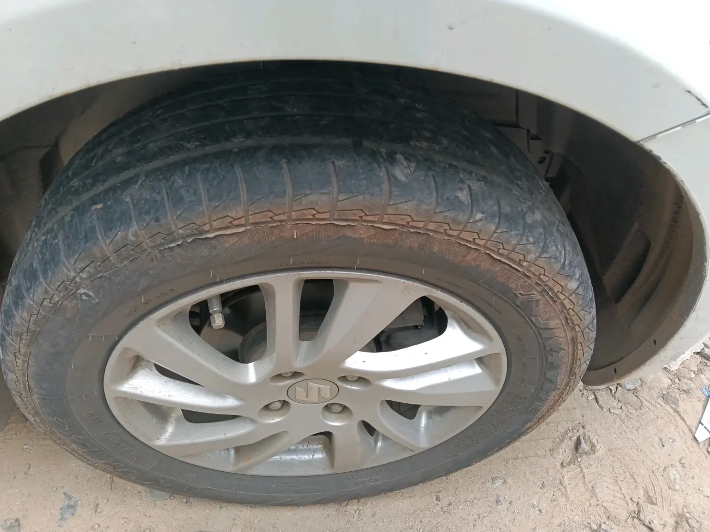 2011 Maruti Swift ZXI, Petrol, Manual, 97,804 km, tyre