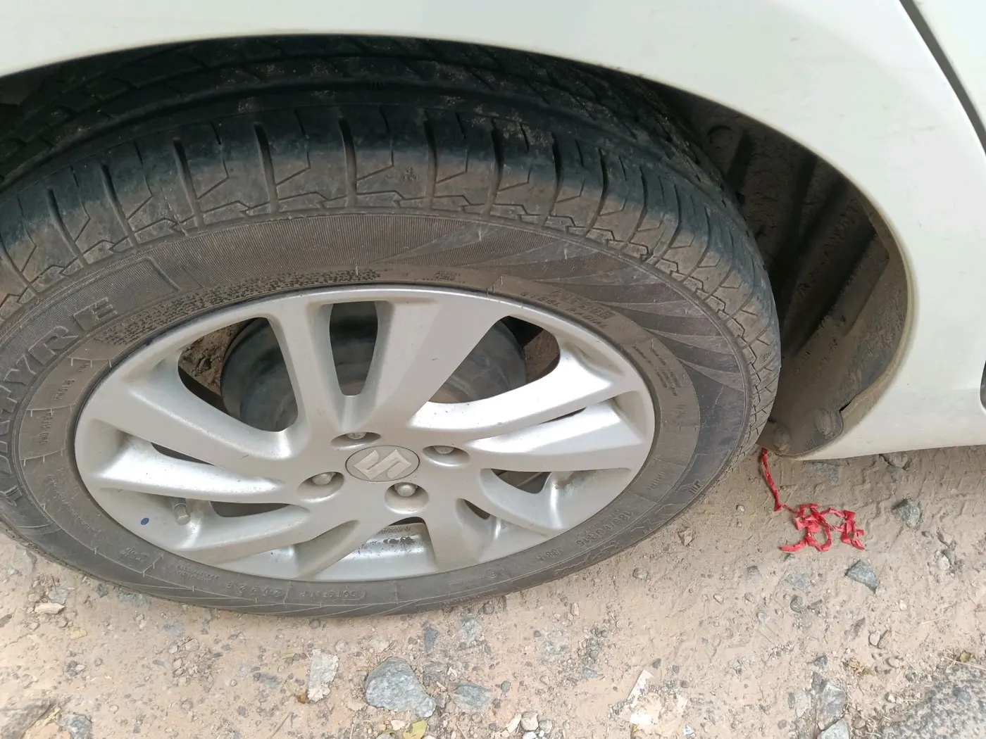 2011 Maruti Swift ZXI, Petrol, Manual, 97,804 km, tyre
