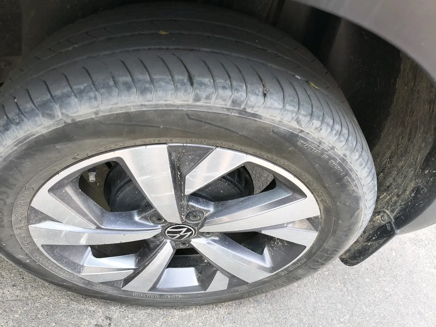 2023 Volkswagen TAIGUN TOPLINE 1.0 TSI MT, Petrol, Manual, 38,418 km, tyre