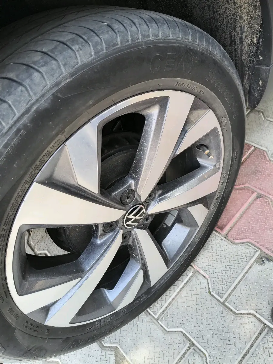 2023 Volkswagen TAIGUN TOPLINE 1.0 TSI MT, Petrol, Manual, 38,418 km, tyre