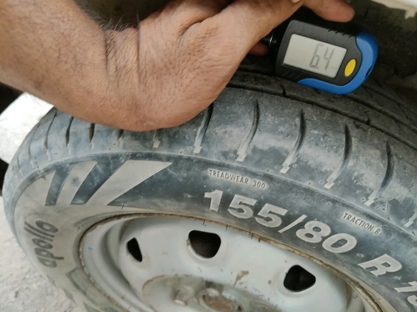 2013 Maruti Eeco 5 STR WITH A/C+HTR CNG, CNG, Manual, 3,68,414 km, tyre