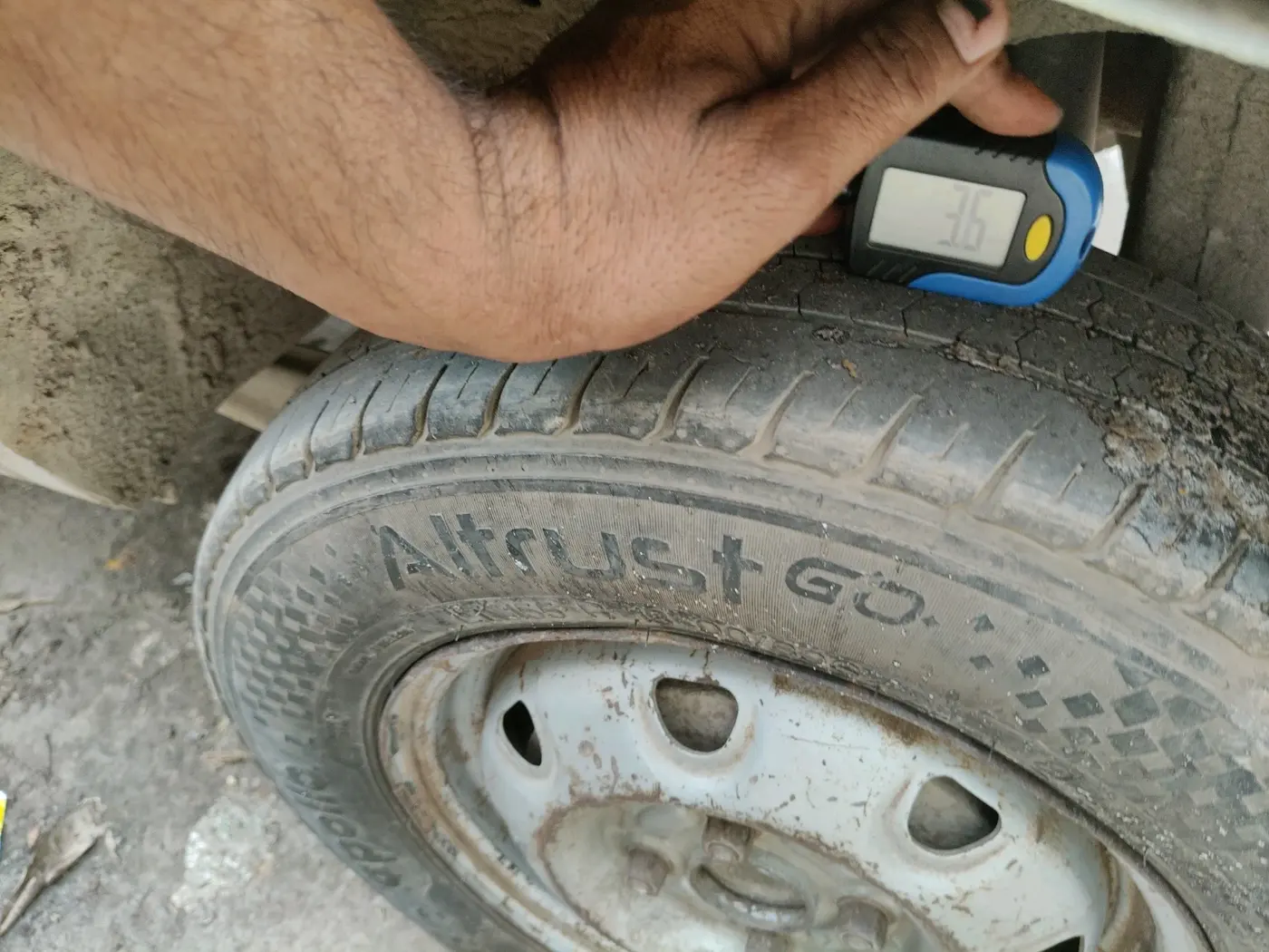 2013 Maruti Eeco 5 STR WITH A/C+HTR CNG, CNG, Manual, 3,68,414 km, tyre