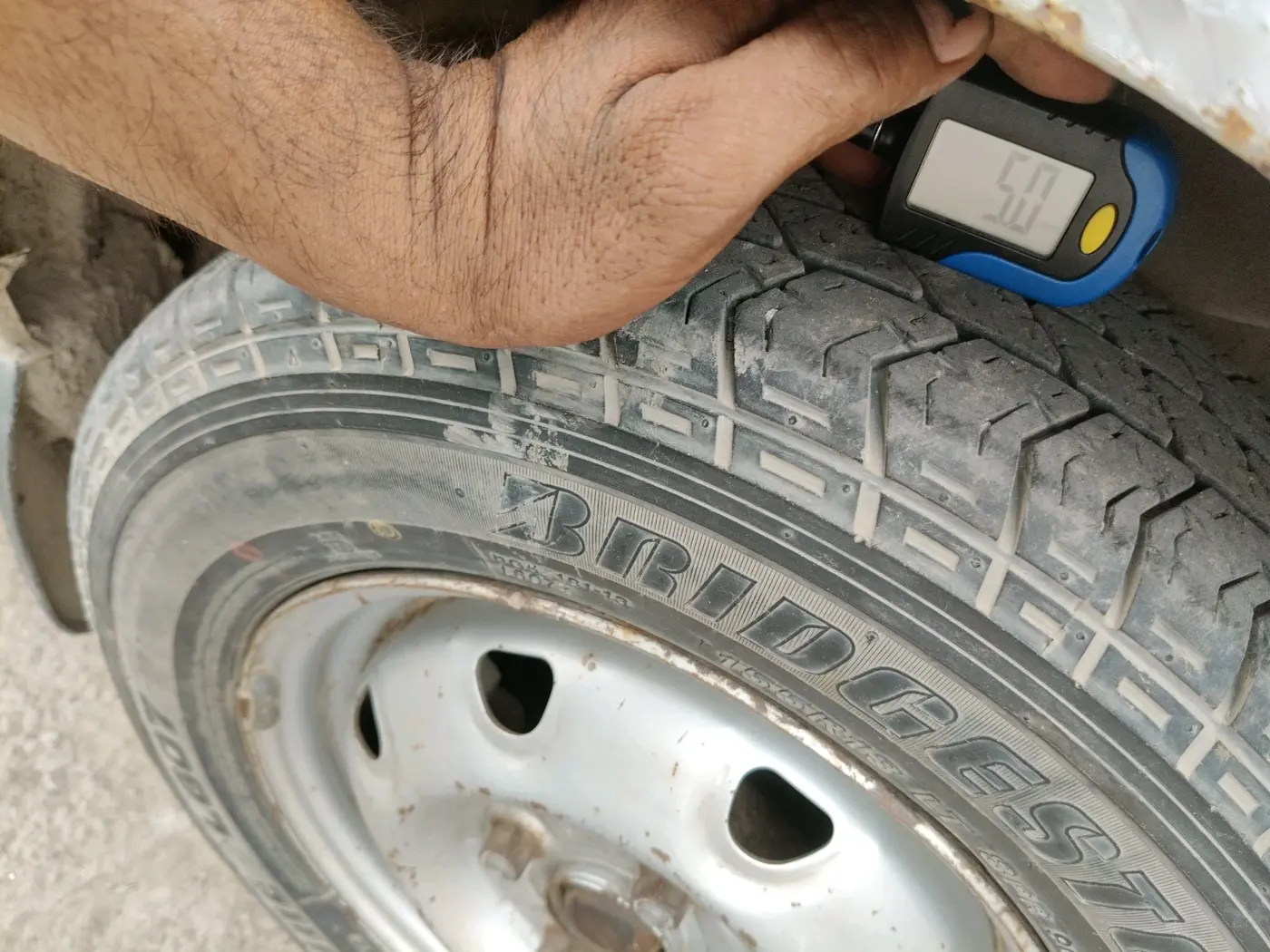 2013 Maruti Eeco 5 STR WITH A/C+HTR CNG, CNG, Manual, 3,68,414 km, tyre