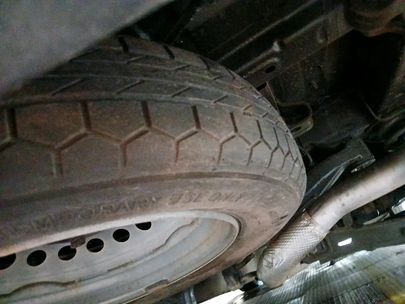 2023 Mahindra XUV700 AX 5 D AT 7 STR, Diesel, Automatic, 1,09,553 km, tyre