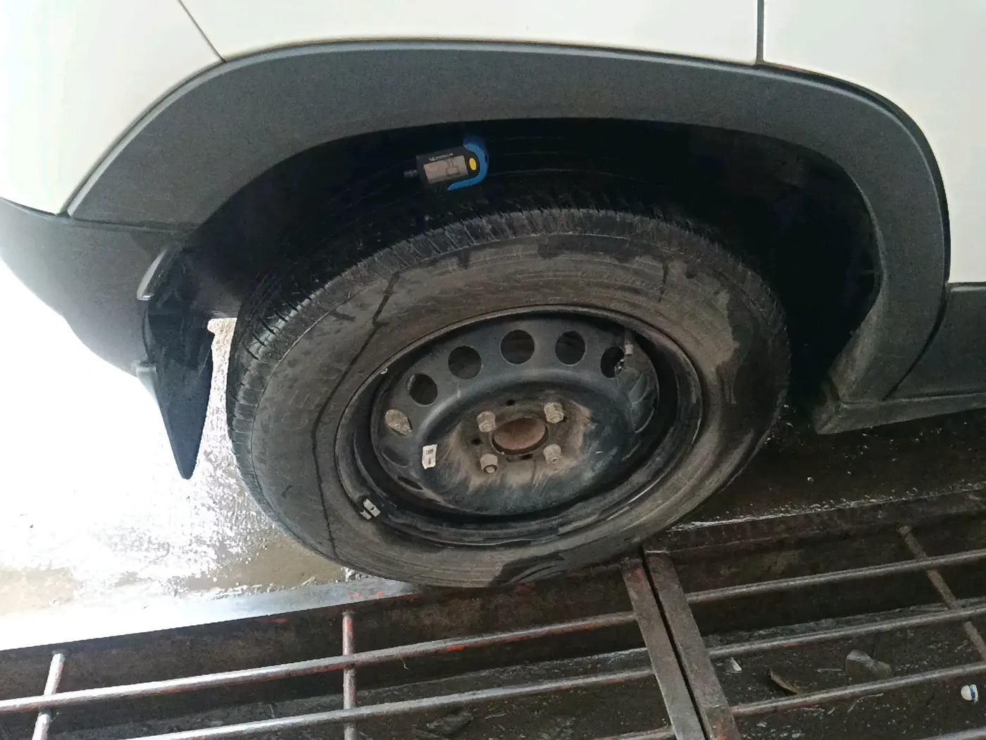 2024 Tata PUNCH ADVENTURE RHYTHM CNG, CNG, Manual, 29,790 km, tyre