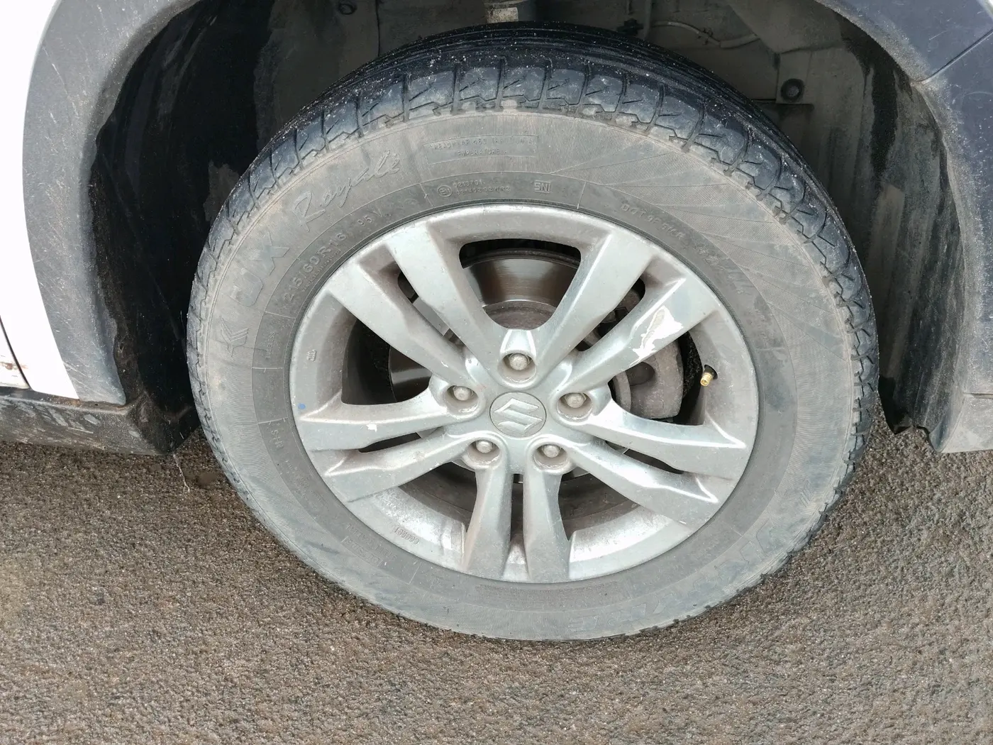 2016 Maruti Vitara Brezza ZDI, Diesel, Manual, 1,17,141 km, tyre