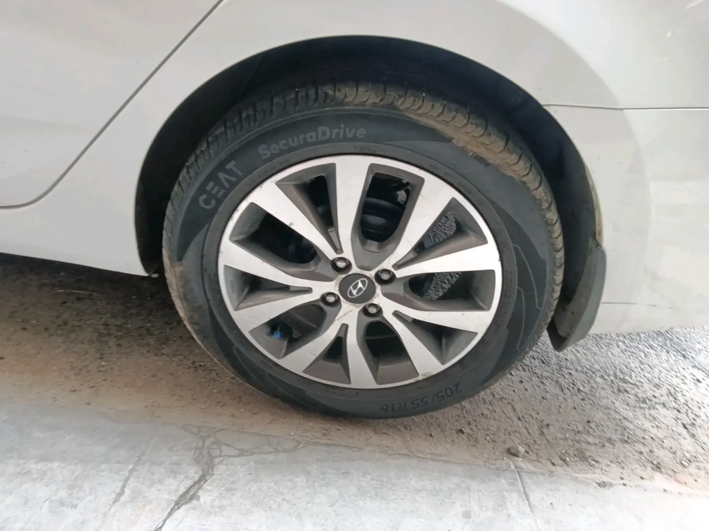 2015 Hyundai Verna FLUIDIC 1.6 CRDI SX 4S, Diesel, Manual, 69,751 km, tyre