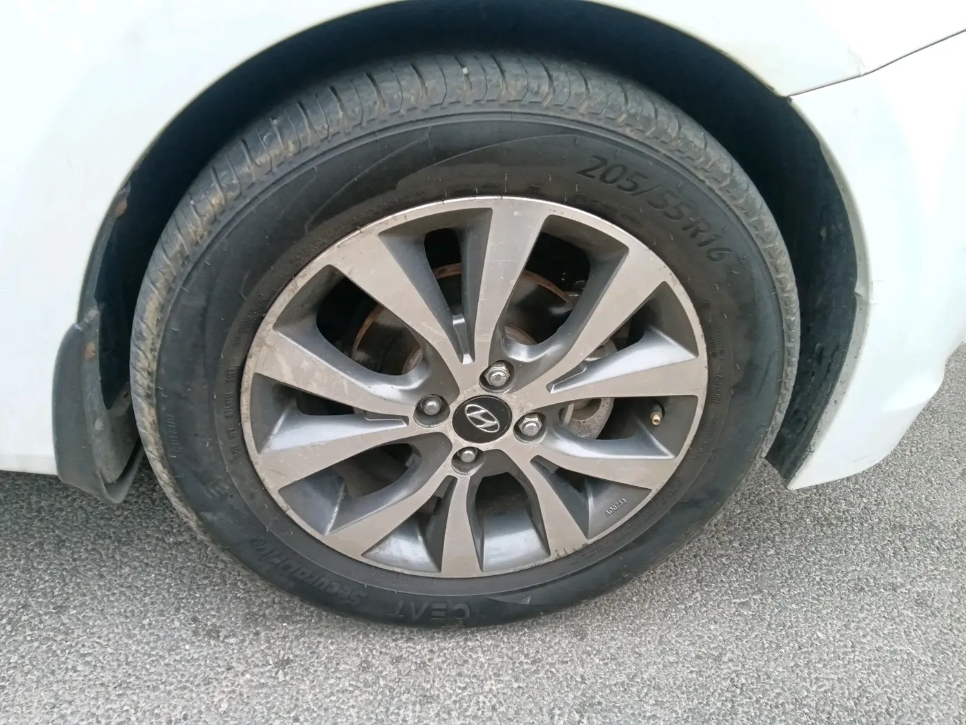 2015 Hyundai Verna FLUIDIC 1.6 CRDI SX 4S, Diesel, Manual, 69,751 km, tyre