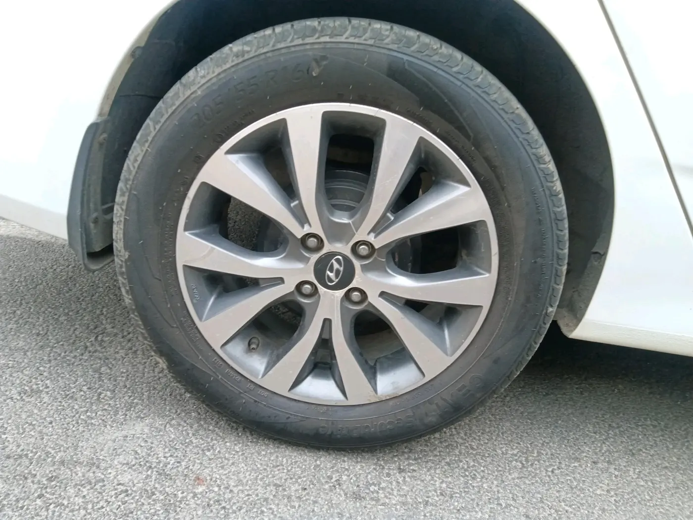 2015 Hyundai Verna FLUIDIC 1.6 CRDI SX 4S, Diesel, Manual, 69,751 km, tyre