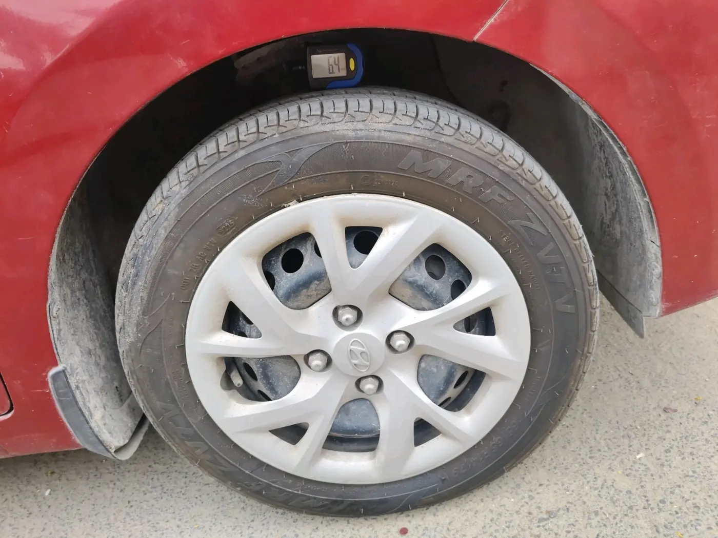2018 Hyundai Grand i10 MAGNA AT 1.2 KAPPA VTVT, Petrol, Automatic, 27,491 km, tyre
