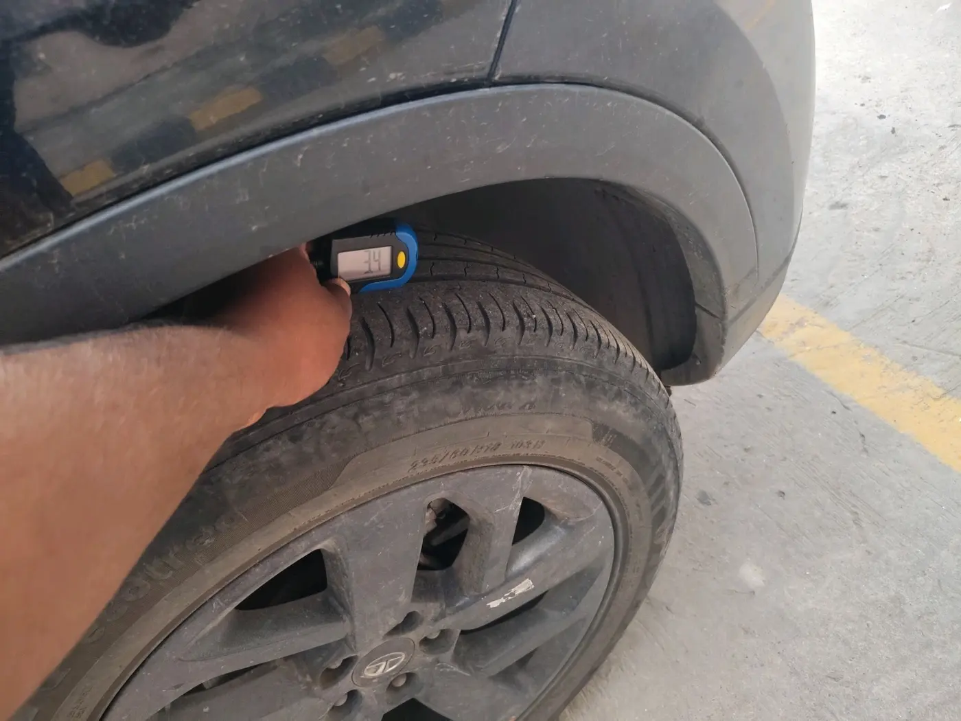 2022 Tata Safari XT PLUS, Diesel, Manual, 98,417 km, tyre