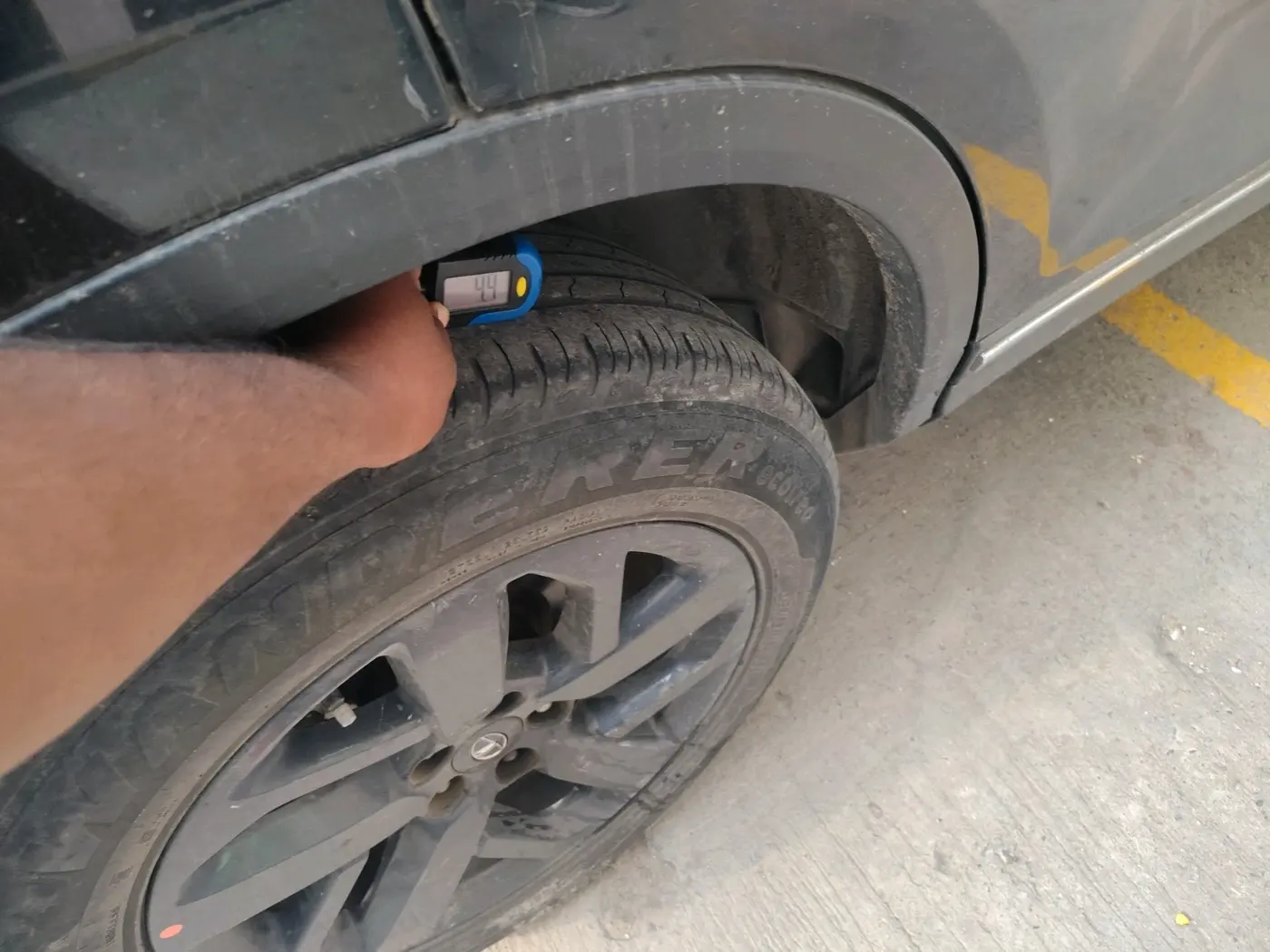 2022 Tata Safari XT PLUS, Diesel, Manual, 98,417 km, tyre