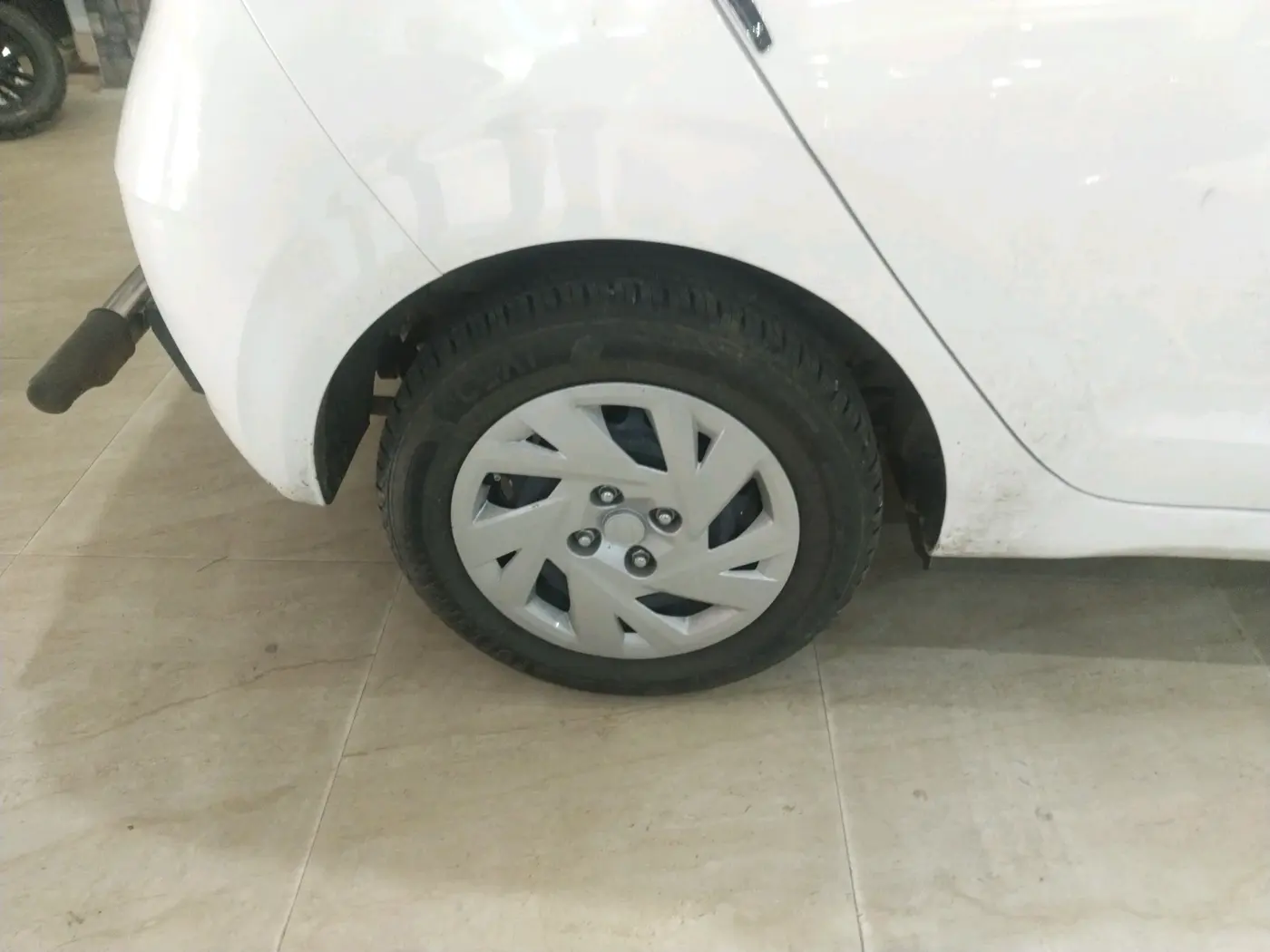2025 Hyundai GRAND I10 NIOS MAGNA 1.2 KAPPA VTVT, Petrol, Manual, 2,819 km, tyre