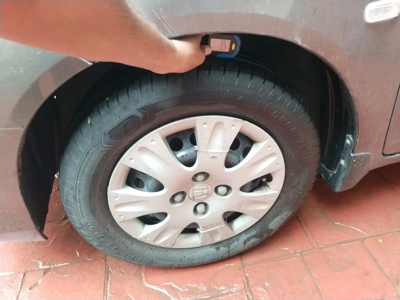 2015 Honda Amaze 1.2L I-VTEC S, Petrol, Manual, 63,806 km, tyre