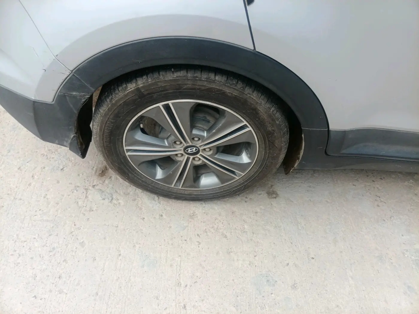 2016 Hyundai Creta SX PLUS AT 1.6 PETROL, CNG, Automatic, 1,74,480 km, tyre