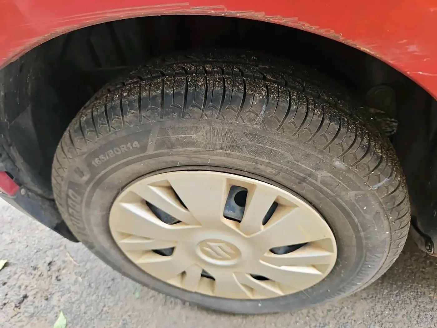2012 Maruti Swift VXI, Petrol, Manual, 2,23,416 km, tyre