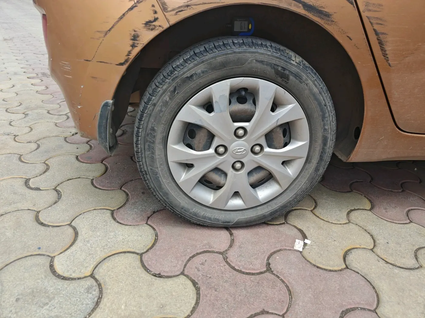 2013 Hyundai Grand i10 MAGNA 1.2 KAPPA VTVT, Petrol, Manual, 1,30,143 km, tyre
