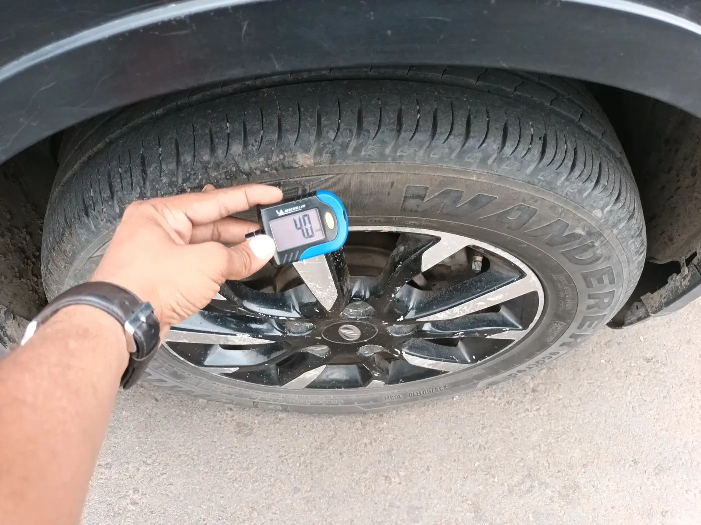 2018 Mahindra XUV500 W11, Diesel, Manual, 1,01,721 km, tyre