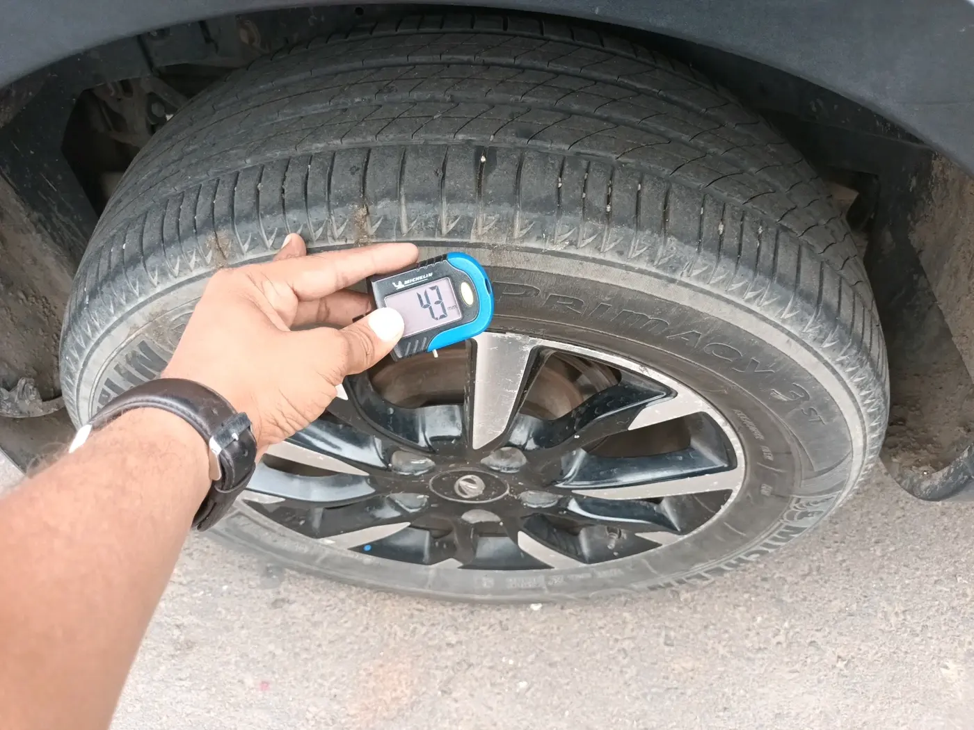 2018 Mahindra XUV500 W11, Diesel, Manual, 1,01,721 km, tyre