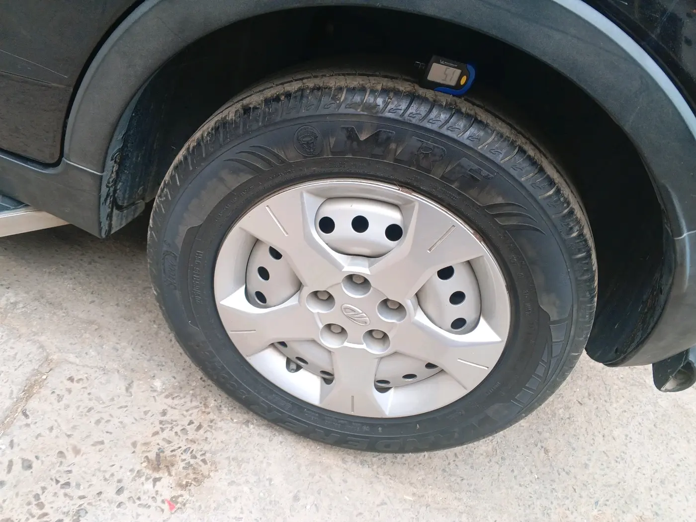 2022 Mahindra XUV300 W4 1.2 PETROL, Petrol, Manual, 33,939 km, tyre