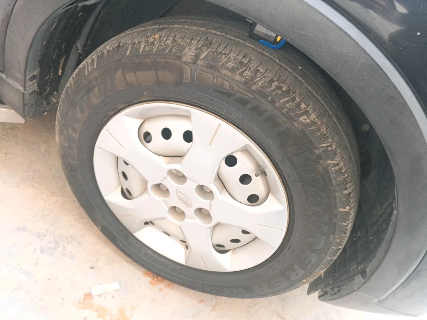 2022 Mahindra XUV300 W4 1.2 PETROL, Petrol, Manual, 33,939 km, tyre