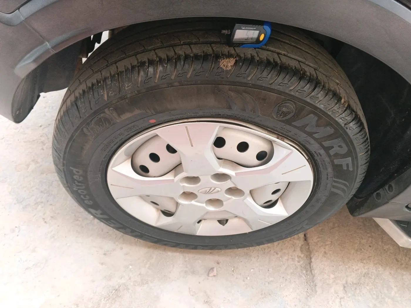 2022 Mahindra XUV300 W4 1.2 PETROL, Petrol, Manual, 33,939 km, tyre