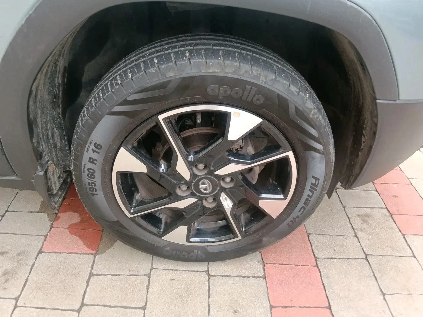 2023 Tata PUNCH  Accomplished AMT Sunroof , Petrol, Automatic, 16,877 km, tyre